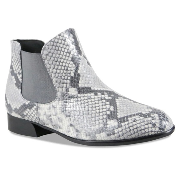 Women’s Munro Cate Grey Water Resistance Snake Print Booties 9 US! - Picture 2 of 11